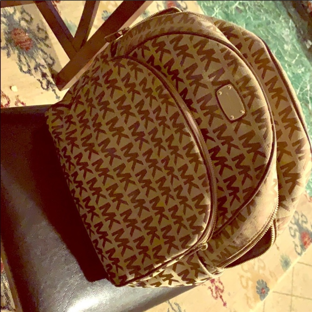 Michael Kors book bag like new-PLEASE NO LOW BALLS